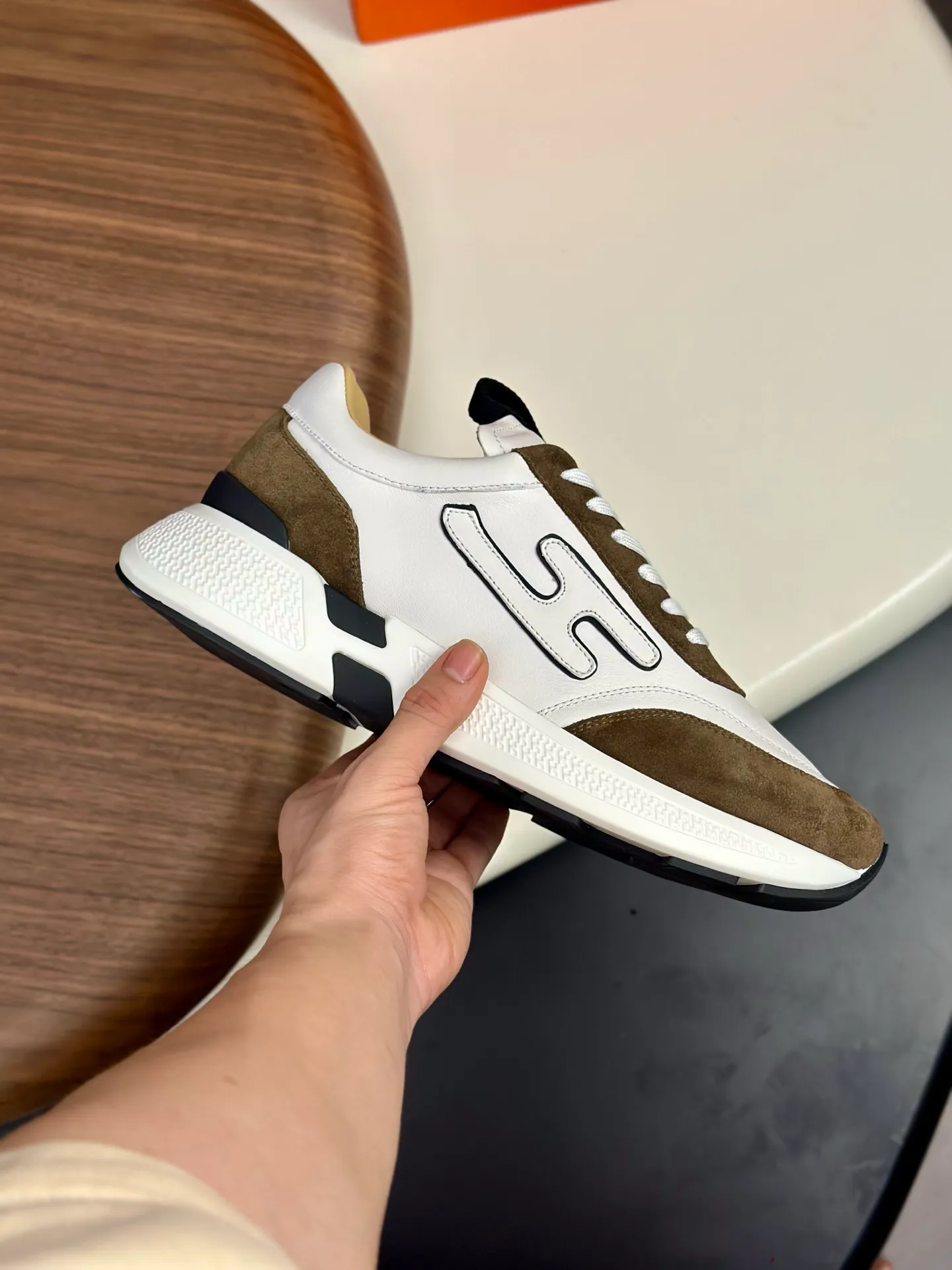 [HERMES] Hermès men's shoes 💰840💰 - High-end quality original order - Upper: 🔝 tumbled calfskin, brand canvas cloth, shoe body sewn with ´H´ pattern - Lining: water-dyed cowhide - Outsole: ultra-light T men's shoes 💰U foam rubber; two-color molded outsole - Ultra-high quality control, fine workmanship: highlighted (high-end, luxury, grade) -Size :39-44 (38, 45, can be customized)